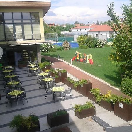 Hotel Predium Verebély Kültér fotó